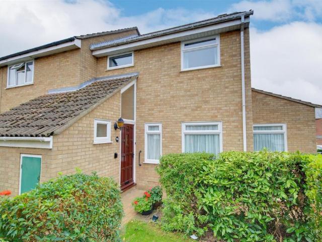 4 bedroom end of terrace house for sale