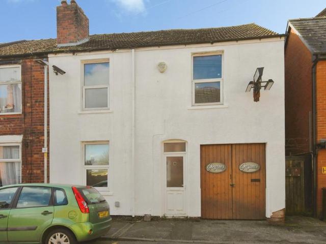 4 bedroom end of terrace house for sale