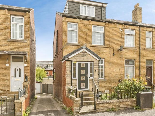 4 bedroom end of terrace house for sale