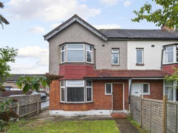 4 bedroom end of terrace house for sale