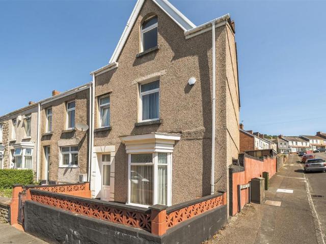 4 bedroom end of terrace house for sale