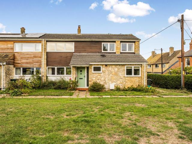 4 bedroom end of terrace house for sale