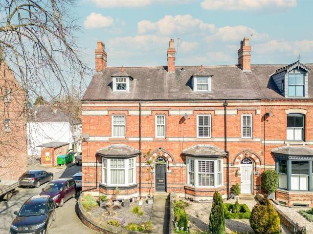 4 bedroom end of terrace house for sale