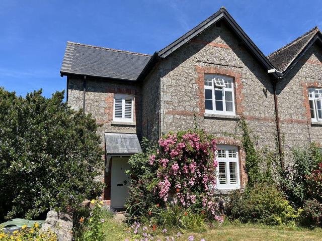 4 bedroom end of terrace house for sale