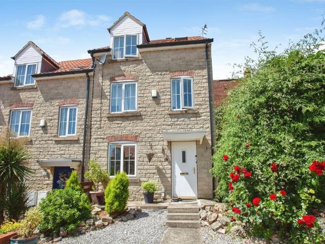 4 bedroom end of terrace house for sale