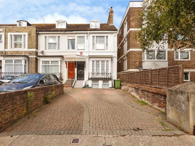 4 bedroom end of terrace house for sale