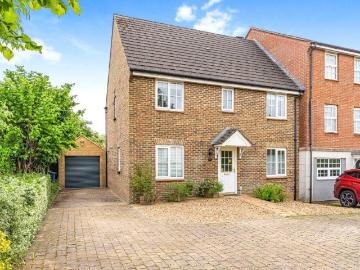 4 bedroom end of terrace house for sale