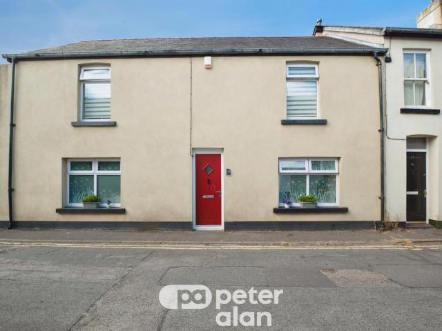 4 bedroom end of terrace house for sale