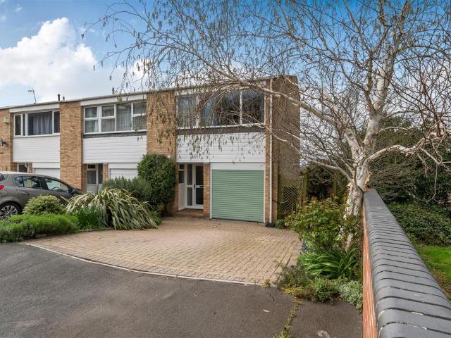4 bedroom end of terrace house for sale