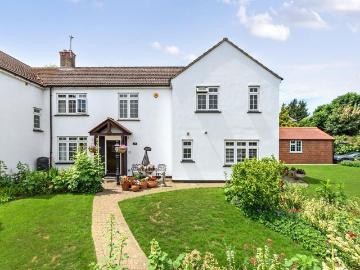 4 bedroom end of terrace house for sale