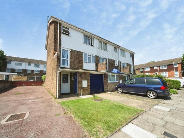 4 bedroom end of terrace house for sale