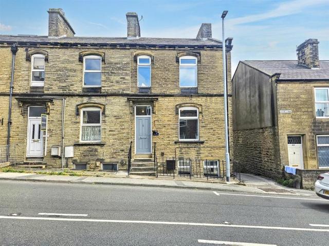 4 bedroom end of terrace house for sale
