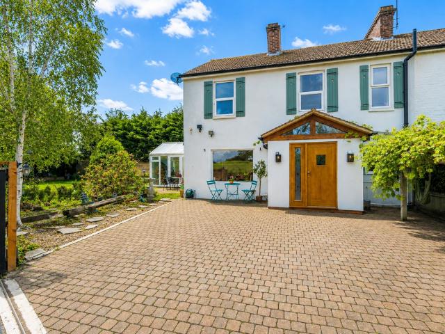 4 bedroom end of terrace house for sale