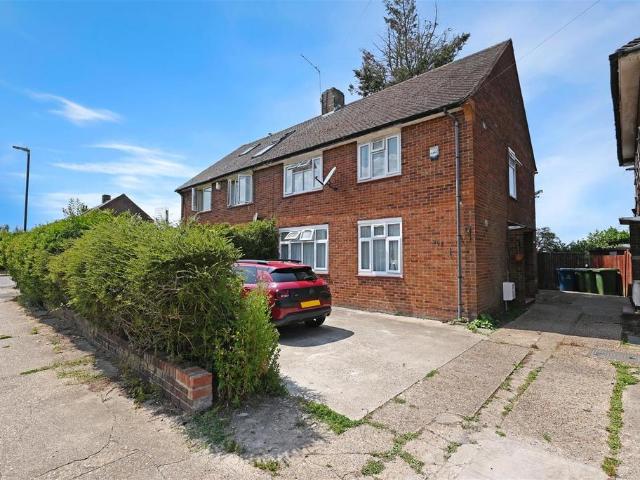 4 bedroom end of terrace house for sale