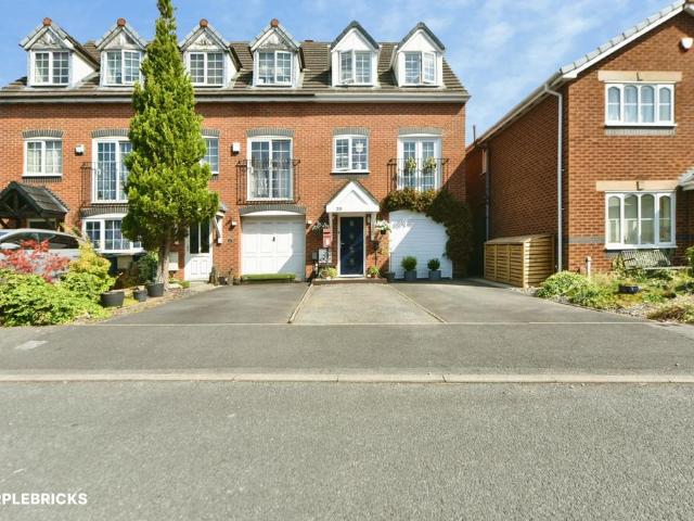 4 bedroom end of terrace house for sale