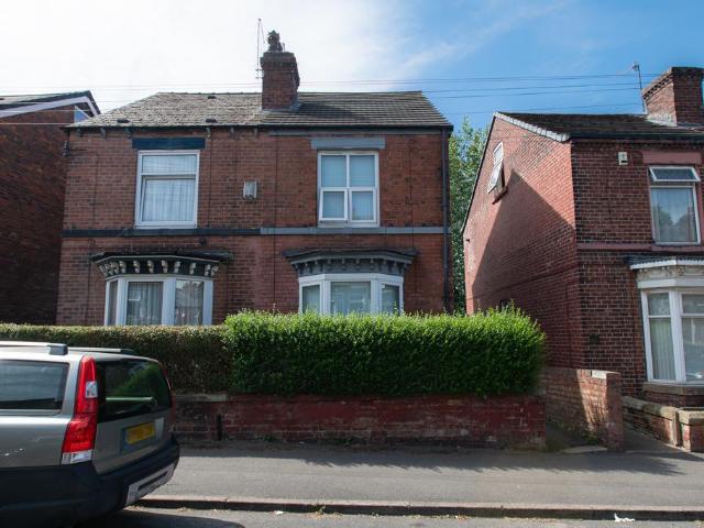 4 bedroom end of terrace house for sale