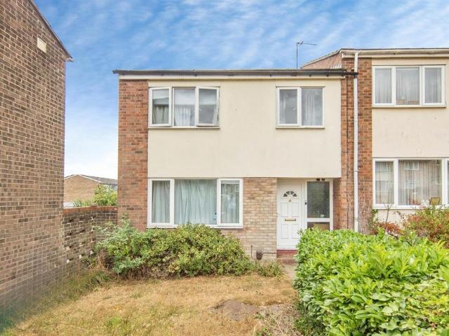 4 bedroom end of terrace house for sale