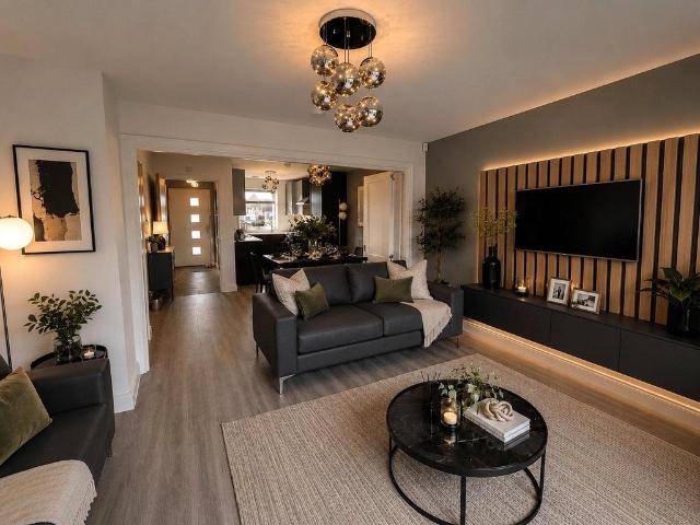 4 bedroom end of terrace house for sale
