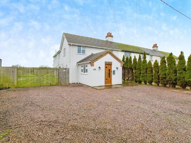 4 bedroom end of terrace house for sale