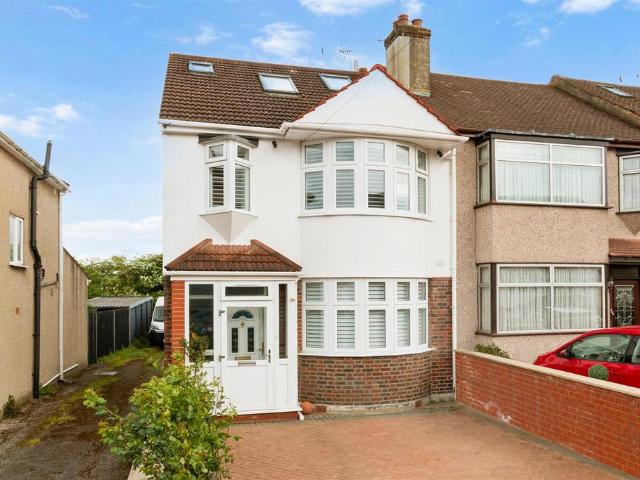 4 bedroom end of terrace house for sale