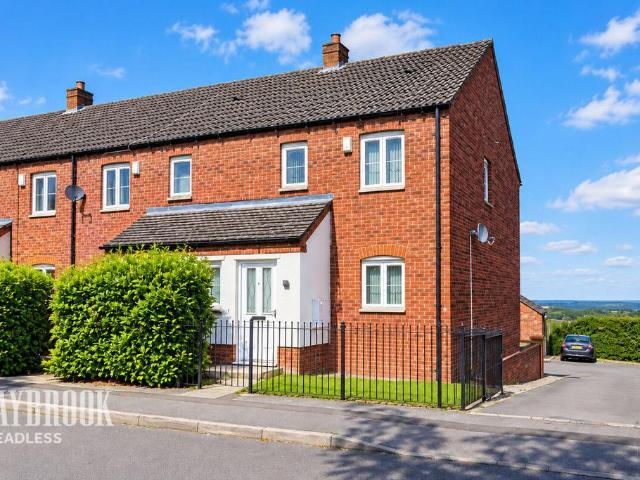 4 bedroom end of terrace house for sale