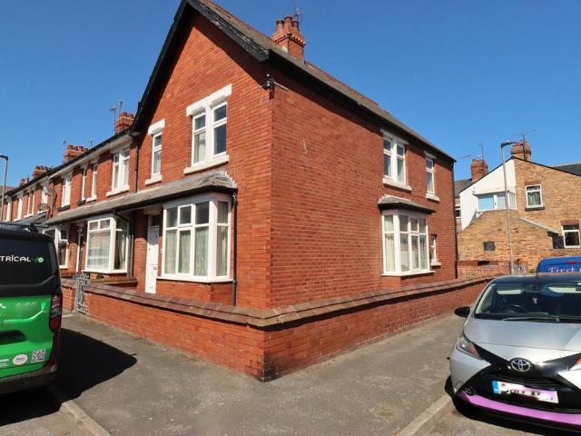 4 bedroom end of terrace house for sale