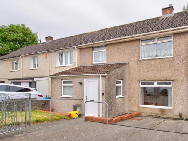 4 bedroom end of terrace house for sale