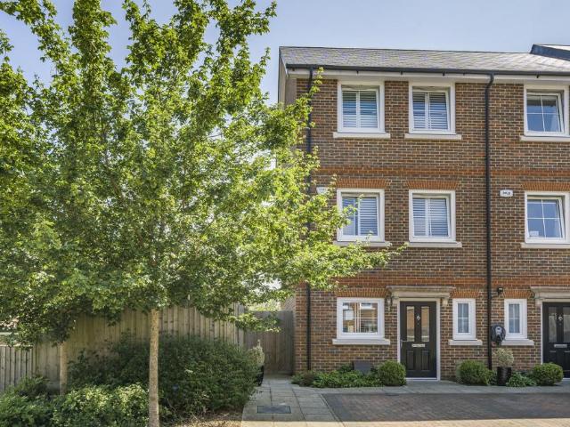 4 bedroom end of terrace house for sale