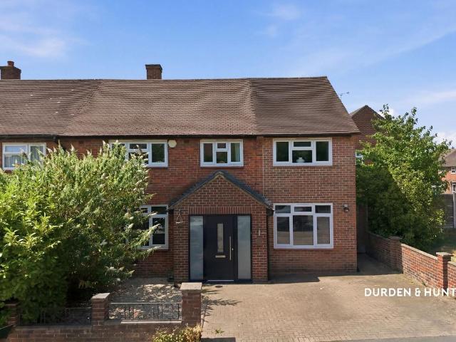4 bedroom end of terrace house for sale