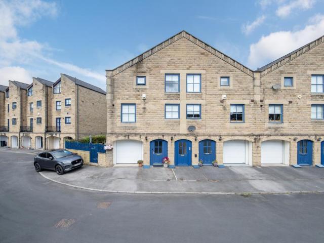 4 bedroom end of terrace house for sale