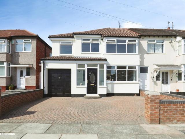 4 bedroom end of terrace house for sale