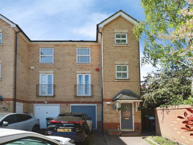 4 bedroom end of terrace house for sale