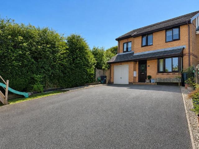 4 bedroom end of terrace house for sale