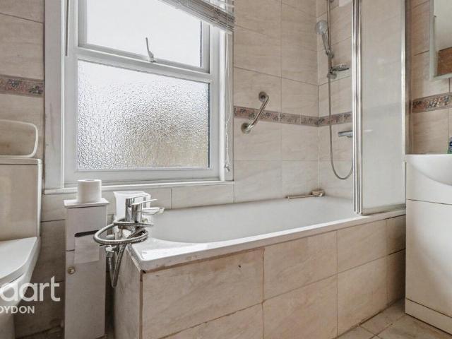 4 bedroom end of terrace house for sale