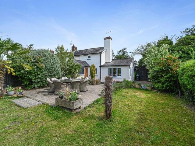 4 bedroom end of terrace house for sale