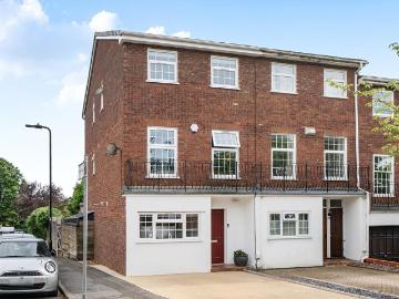 4 bedroom end of terrace house for sale