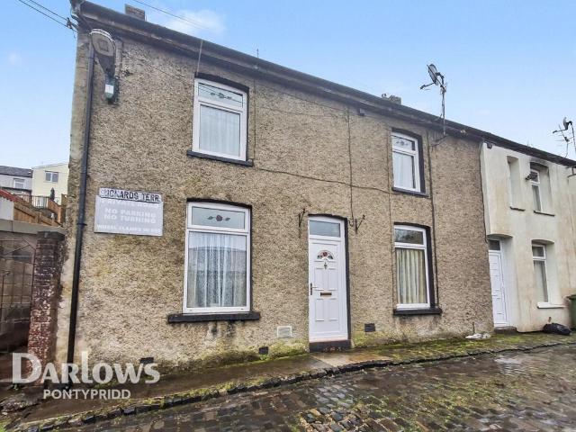 4 bedroom end of terrace house for sale