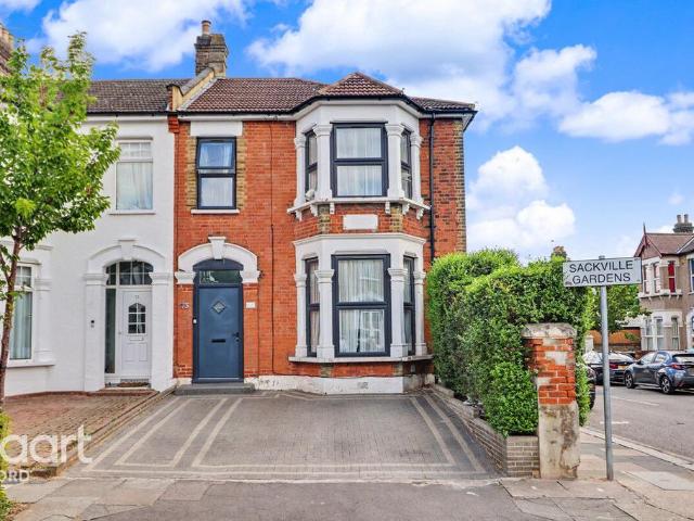 4 bedroom end of terrace house for sale