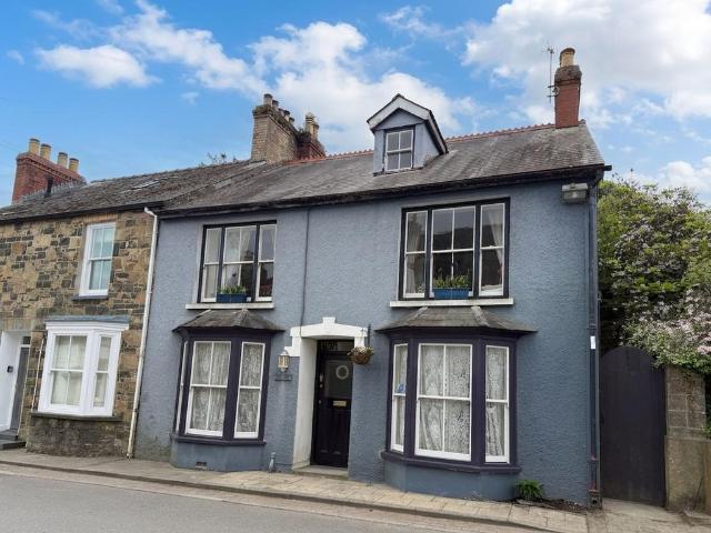 4 bedroom end of terrace house for sale