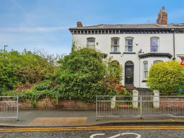 4 bedroom end of terrace house for sale