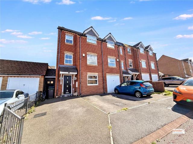 4 bedroom end of terrace house for sale