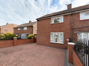 4 bedroom end of terrace house for sale