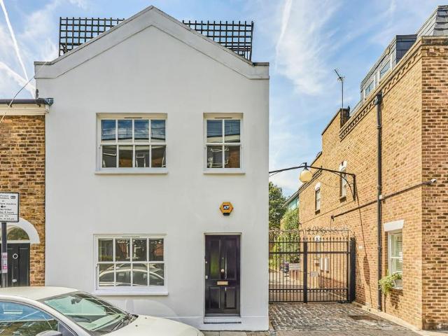 4 bedroom end of terrace house for sale