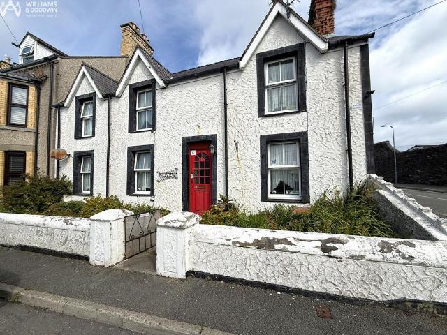4 bedroom end of terrace house for sale