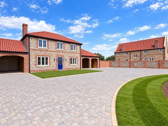 4 bedroom end of terrace house for sale