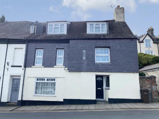 4 bedroom end of terrace house for sale