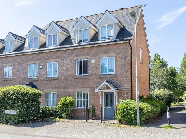 4 bedroom end of terrace house for sale