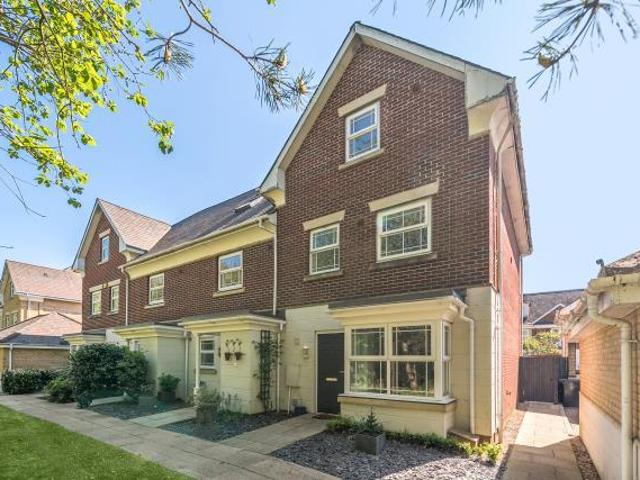 4 bedroom end of terrace house for sale