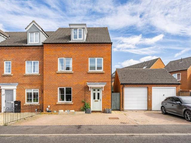 4 bedroom end of terrace house for sale