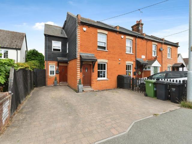4 bedroom end of terrace house for sale